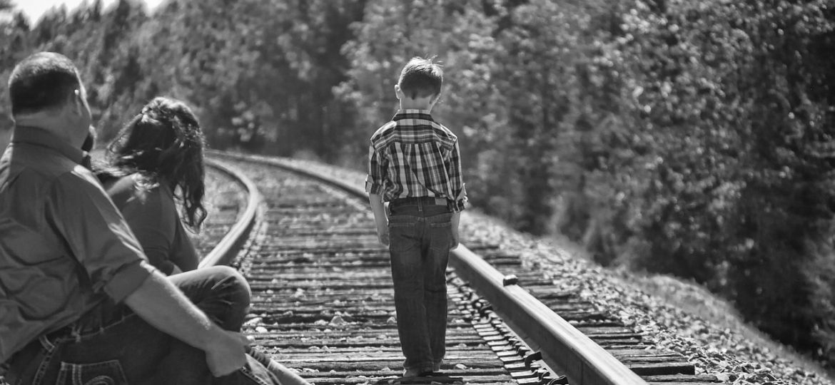 parents:boy:traintracks